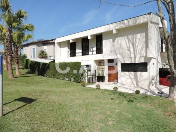 Casa de Esquina Residencial 11 Alphaville com 4 dorms